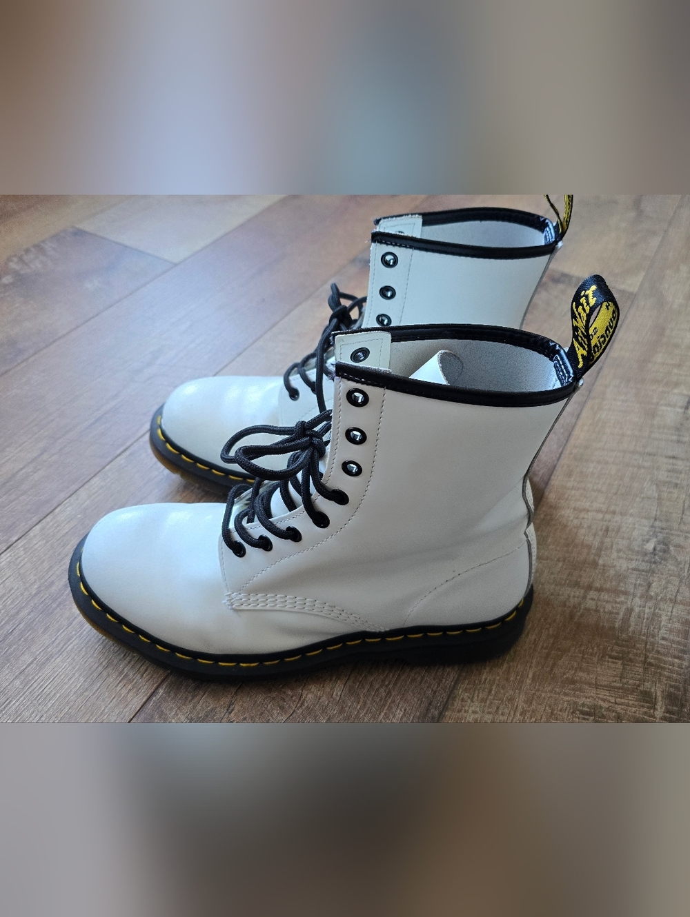 Dr. Martens Womens 1460 Smooth White Leather Lace-Up Boots Size 10